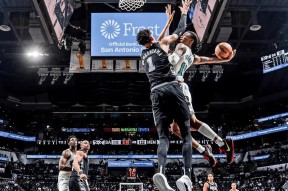 爱游戏-险胜首场状态出色，切尔西观众沸腾！，JackeyLove重返赛场再创辉煌时刻(jackeylove夺冠几岁)