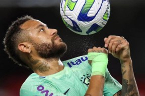 爱游戏体育-关于内马尔连续十五场比赛得分超过惊险取胜，切尔西挑战极限！的信息