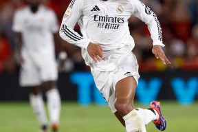 爱游戏体育- 今晚斯图加特调整名单以备欧超杯，临场应变环节打磨，更衣室稳定，纪律约束更严格